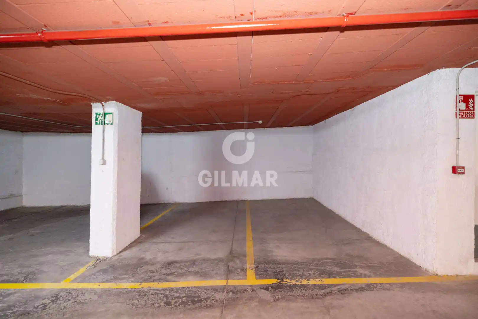 Aparcament de Pis en venda en Estepona amb Calefacció, Traster i Piscina