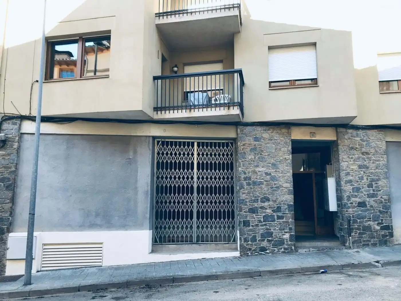 Vista exterior de Local en venta en Camprodon