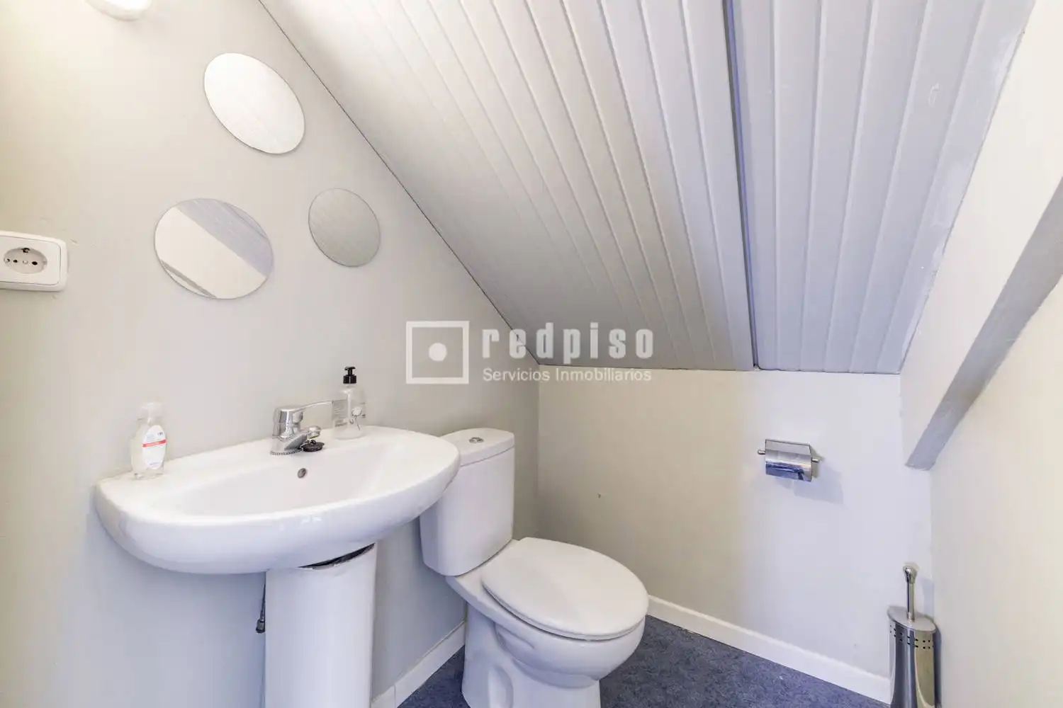 Badezimmer von Büro zum Verkauf in Casco Antiguo