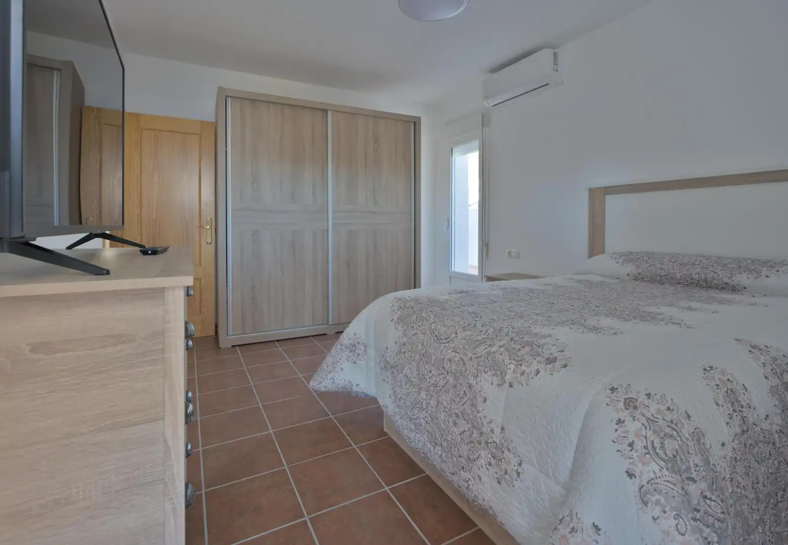 Dormitori de Casa adosada en venda en Freila amb Aire condicionat, Calefacció i Jardí privat