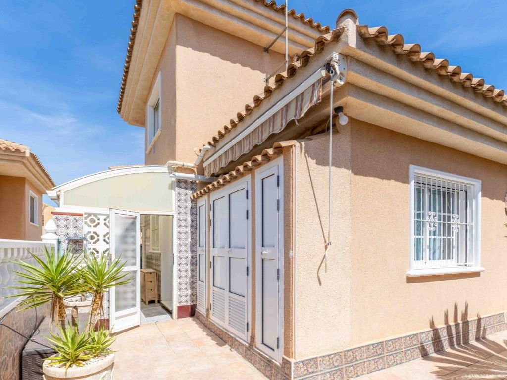Jardí de Casa o xalet en venda en Torrevieja amb Aire condicionat, Jardí privat i Piscina comunitària