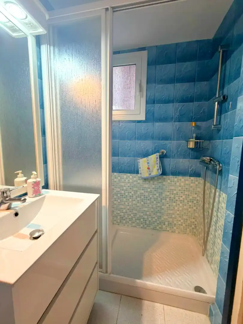 Baño de Ático en venta en L'Hospitalet de Llobregat con Calefacción, Terraza y Horno