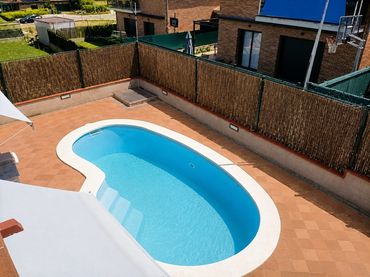 Chalet con balcón en venta en Porqueres