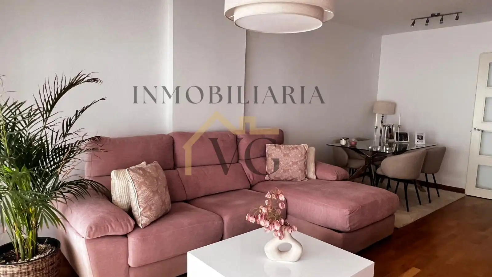 Living room of Flat for sale in Guillena  with Parquet flooring, Storage room and Swimming Pool