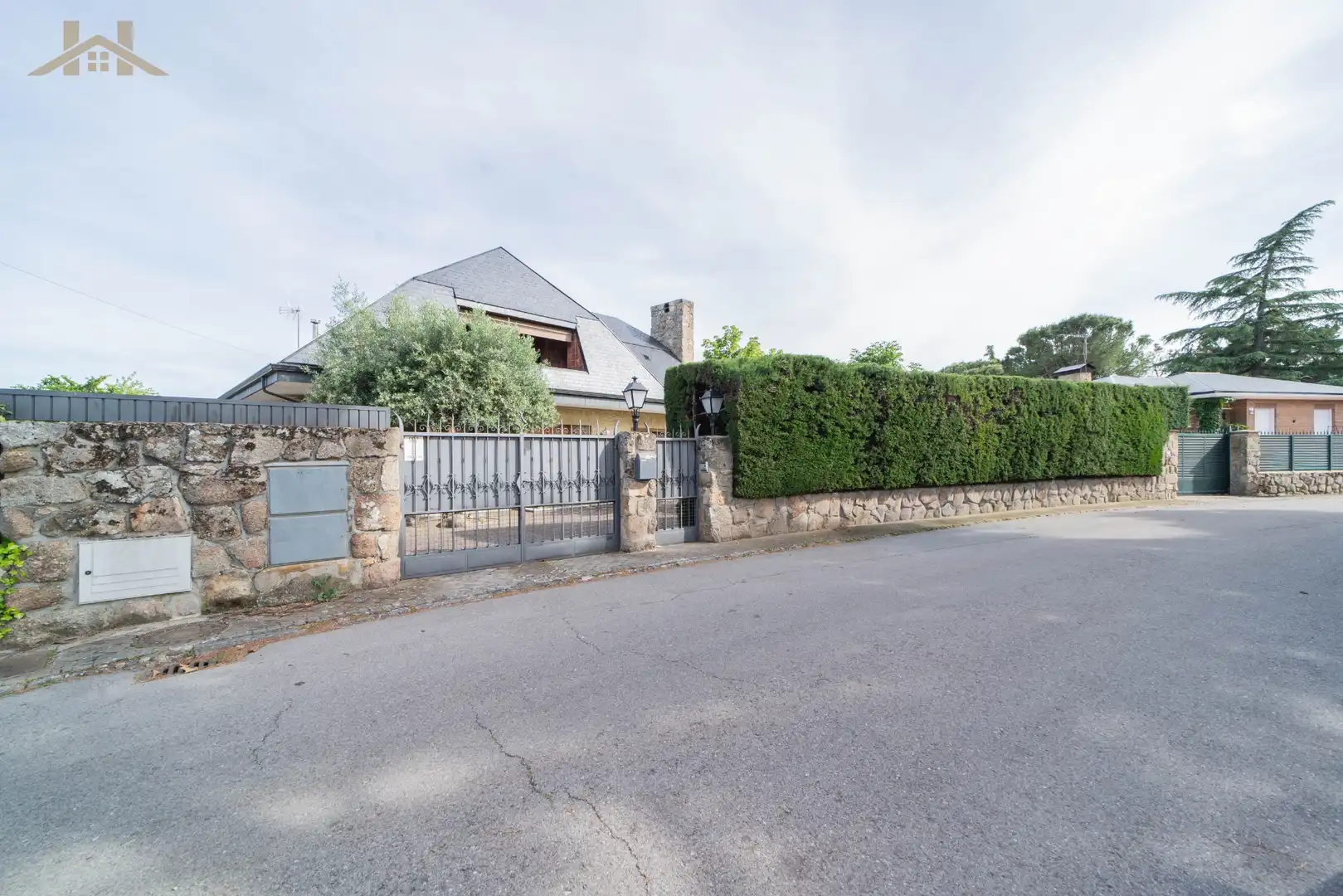 Vista exterior de Casa o xalet en venda en Brunete amb Aire condicionat, Calefacció i Piscina comunitària