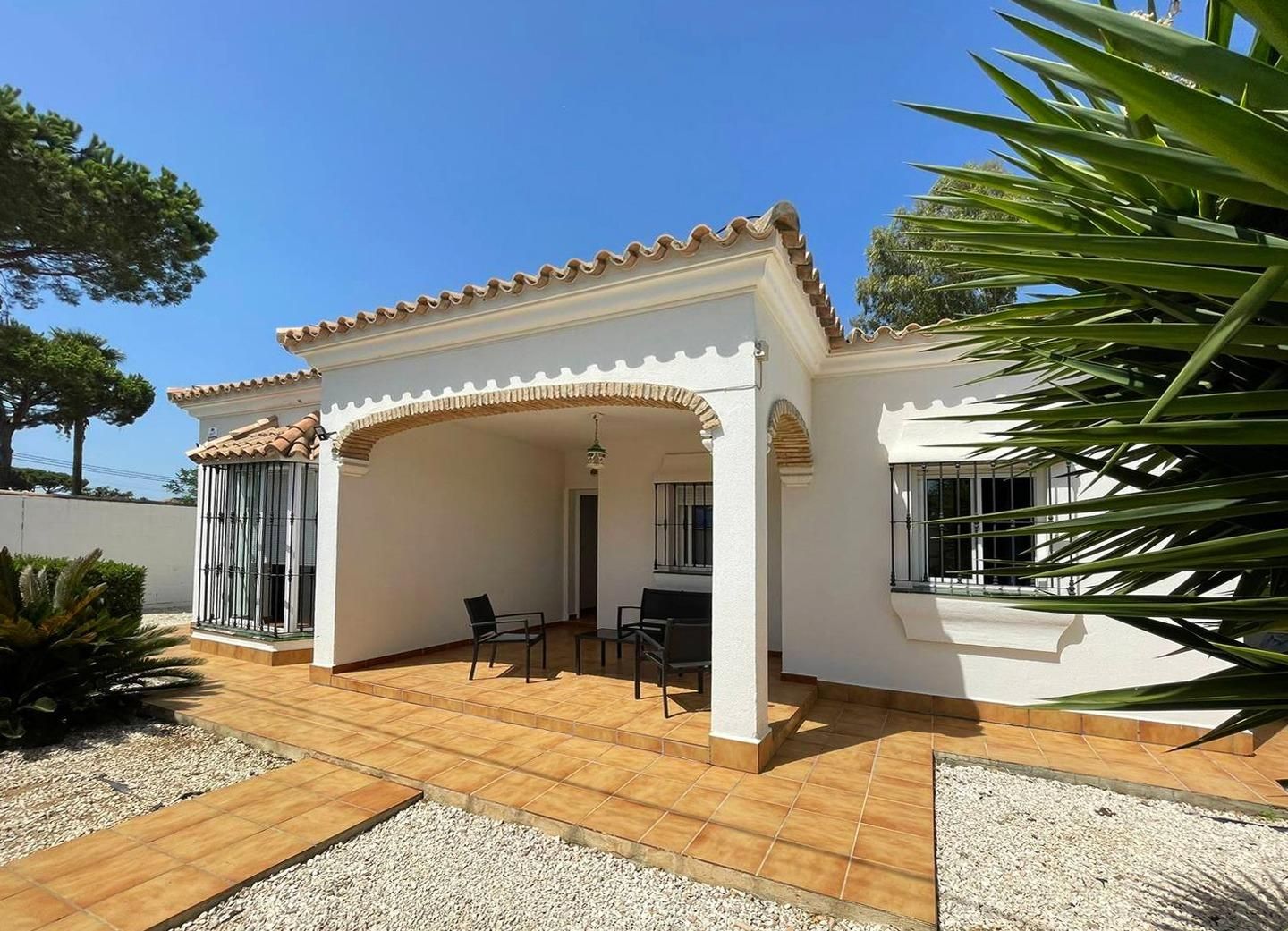 Exterior view of House or chalet for sale in Chiclana de la Frontera  with Air Conditioner, Private garden and Storage room