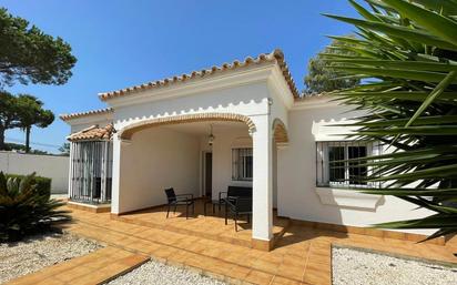 Vista exterior de Casa o xalet en venda en Chiclana de la Frontera amb Aire condicionat, Jardí privat i Traster