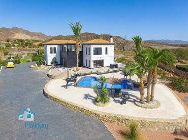 Villa mit Garten zum Verkauf in San Juan de los Terreros