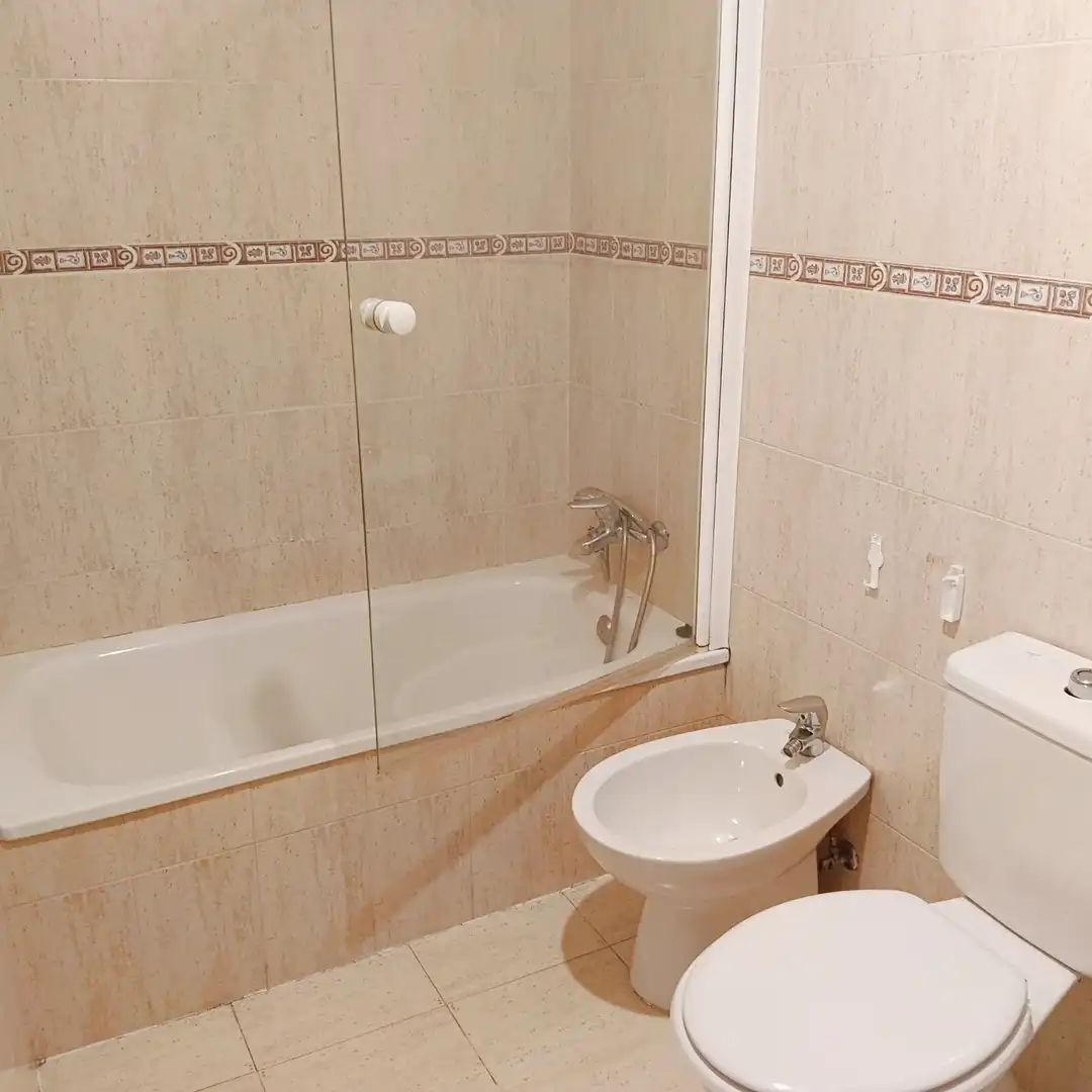 Baño de Dúplex en venta en Coria del Río con Aire acondicionado, Calefacción y Trastero
