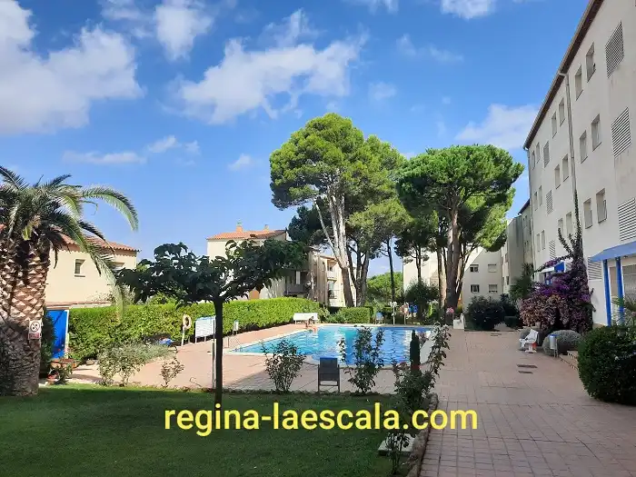 Piscina de Planta baja en venta en L'Escala con Amueblado y Piscina comunitaria