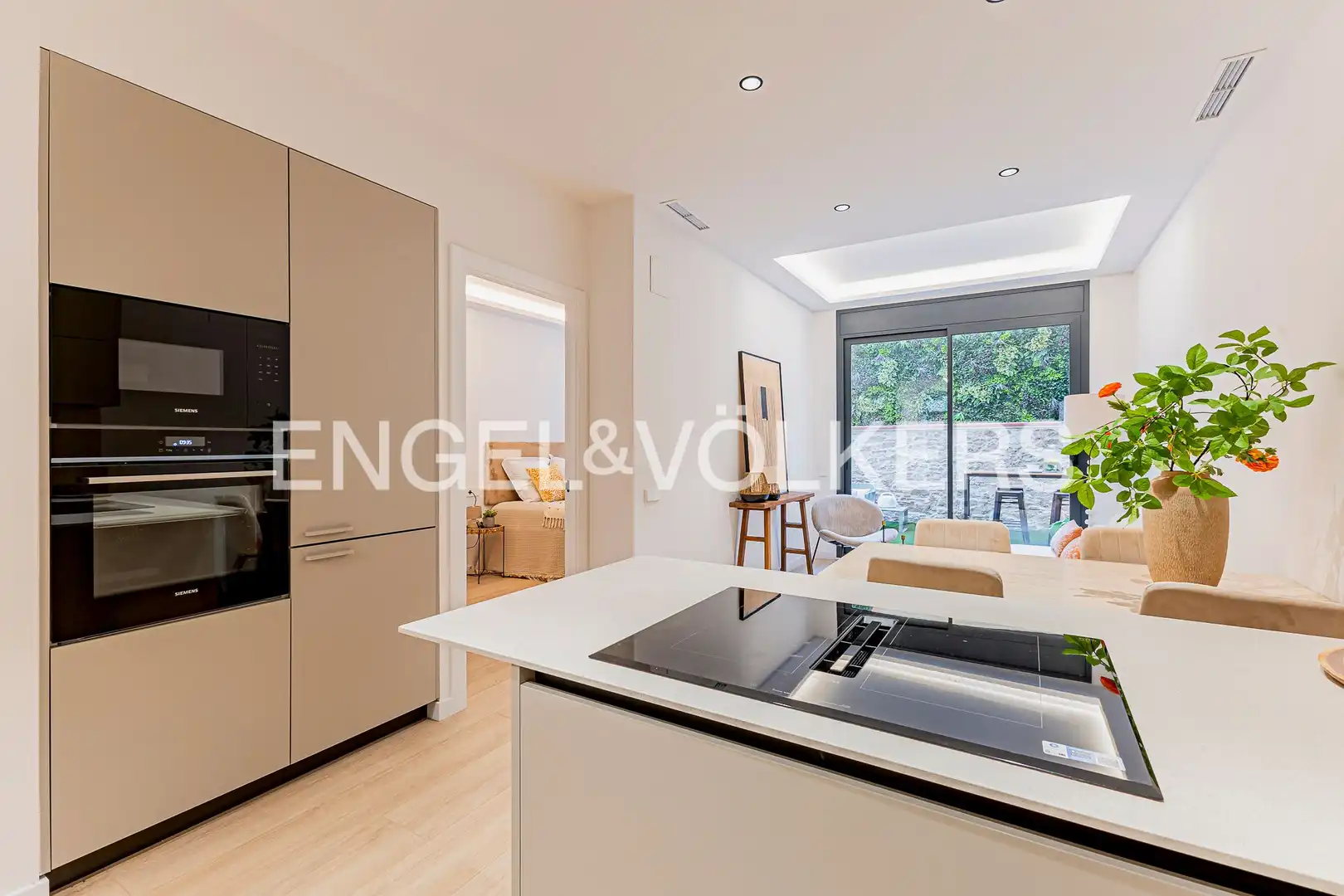 Küche von Wohnung zum Verkauf in Barcelona mit Klimaanlage, Heizung und Privatgarten