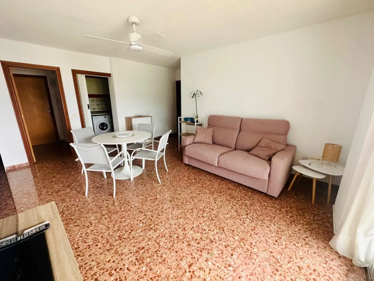 Sala de estar de Apartamento de alquiler en Cullera con Aire acondicionado, Jardín privado y Terraza