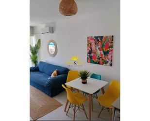 Sala d'estar de Apartament de lloguer en Torrevieja amb Aire condicionat, Calefacció i Rentadora