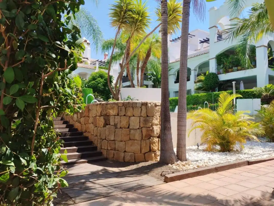 Jardí de Planta baixa en venda en Marbella amb Aire condicionat, Calefacció i Jardí privat