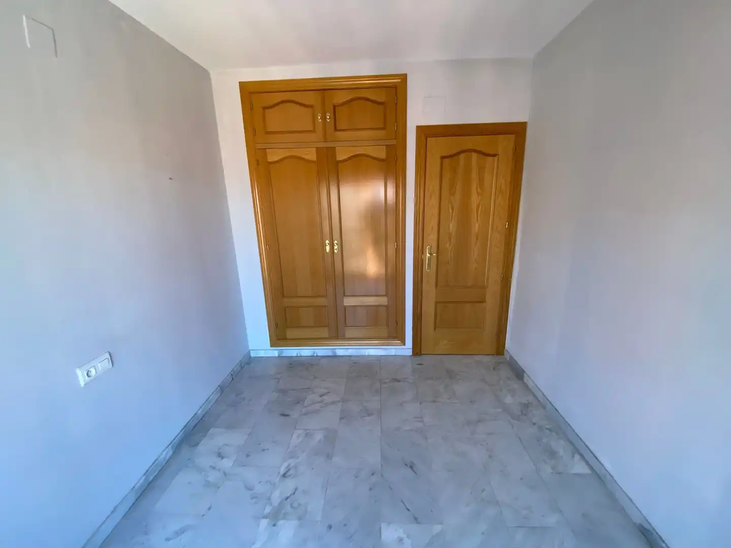 Habitación de Piso en venta en Granada con Calefacción