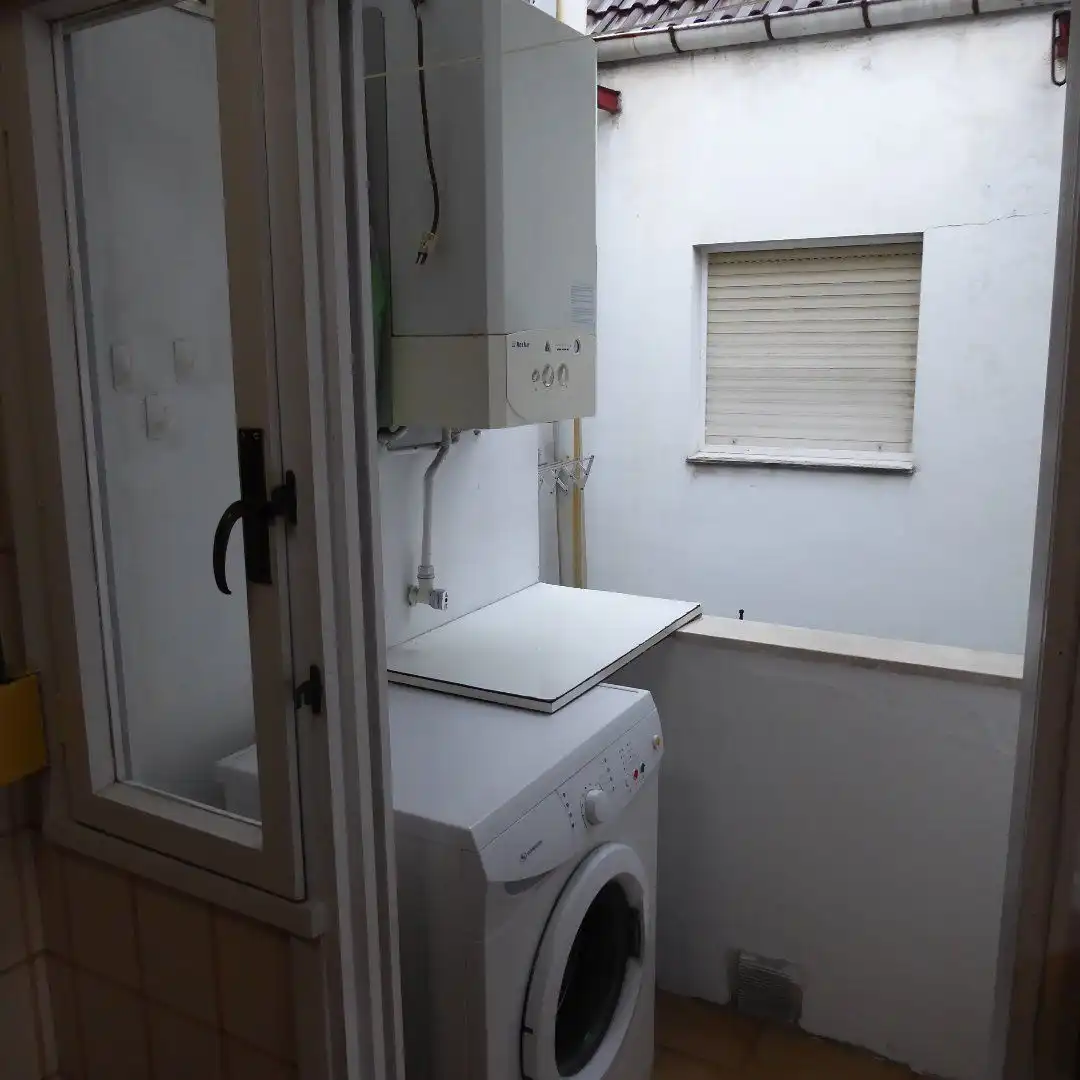 Baño de Ático de alquiler en Oviedo  con Calefacción, Parquet y Terraza