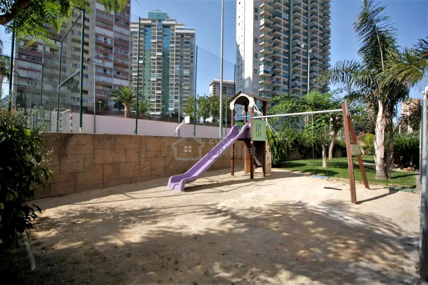 Vista exterior de Apartament en venda en Benidorm amb Terrassa i Alarma