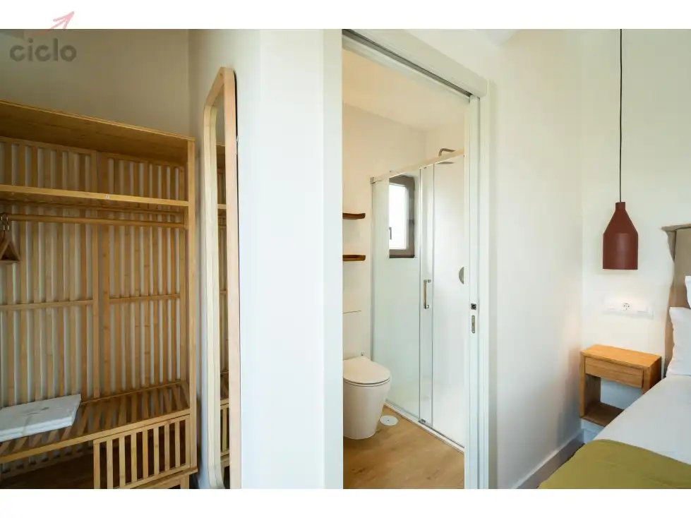 Bathroom of Flat for sale in Sevilla  with Terrace, Swimming Pool and Furnished