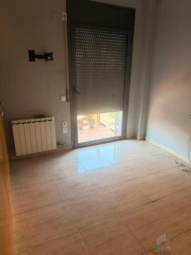 Schlafzimmer von Wohnung zum Verkauf in Salt mit Klimaanlage und Heizung