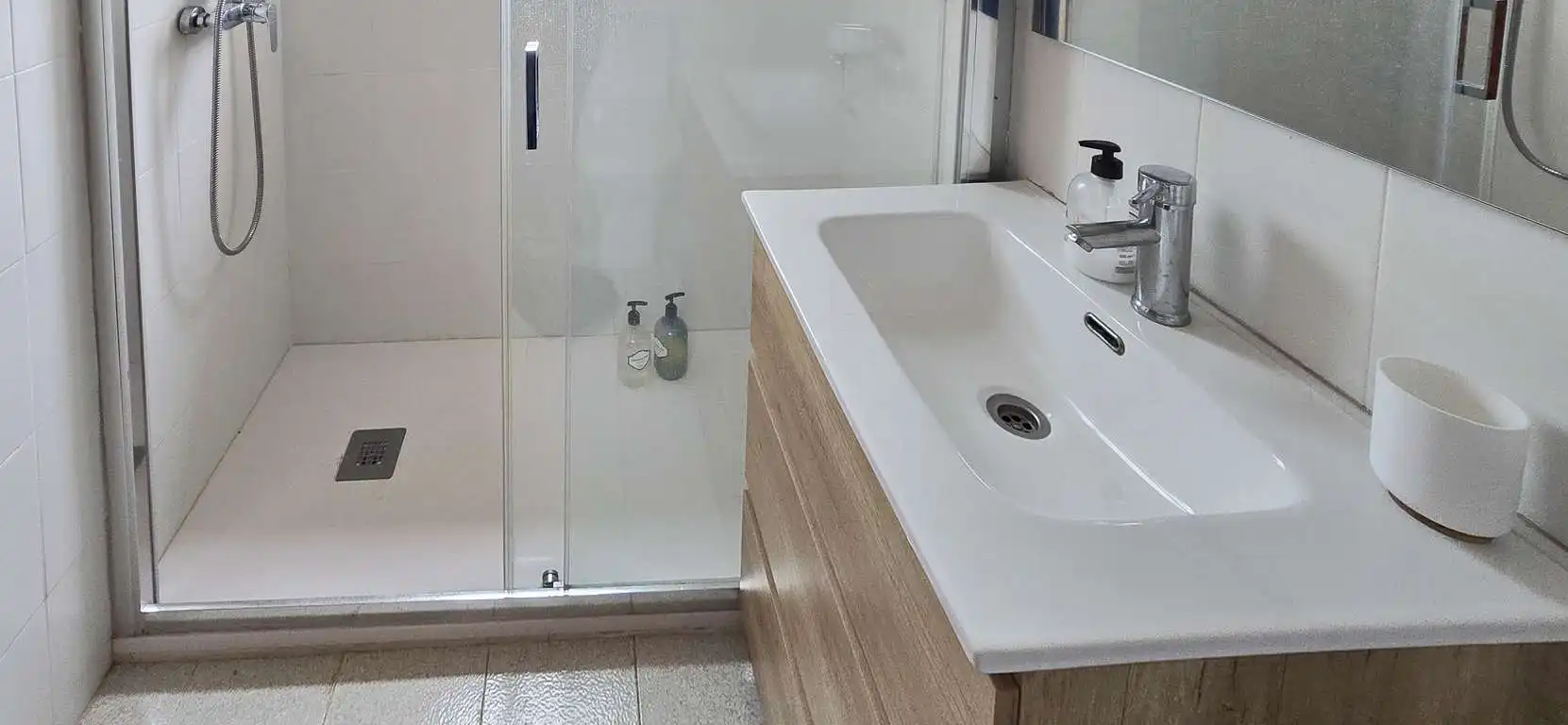 Bany de Casa adosada en venda en L'Escala amb Aire condicionat, Terrassa i Moblat