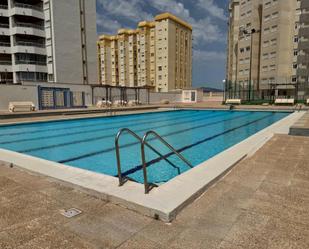 Piscina de Apartament de lloguer en Gandia amb Jardí privat, Terrassa i Balcó