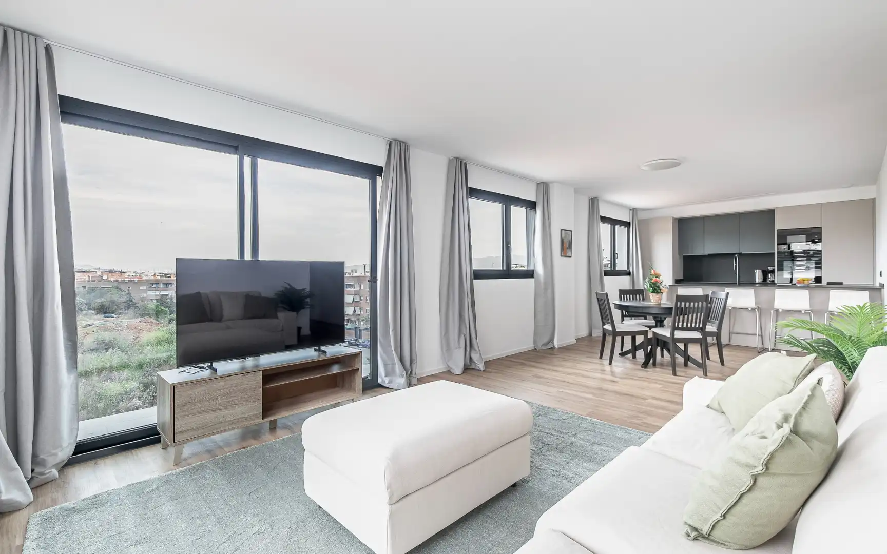 Sala de estar de Piso de alquiler en Sant Boi de Llobregat con Aire acondicionado, Calefacción y Jardín privado