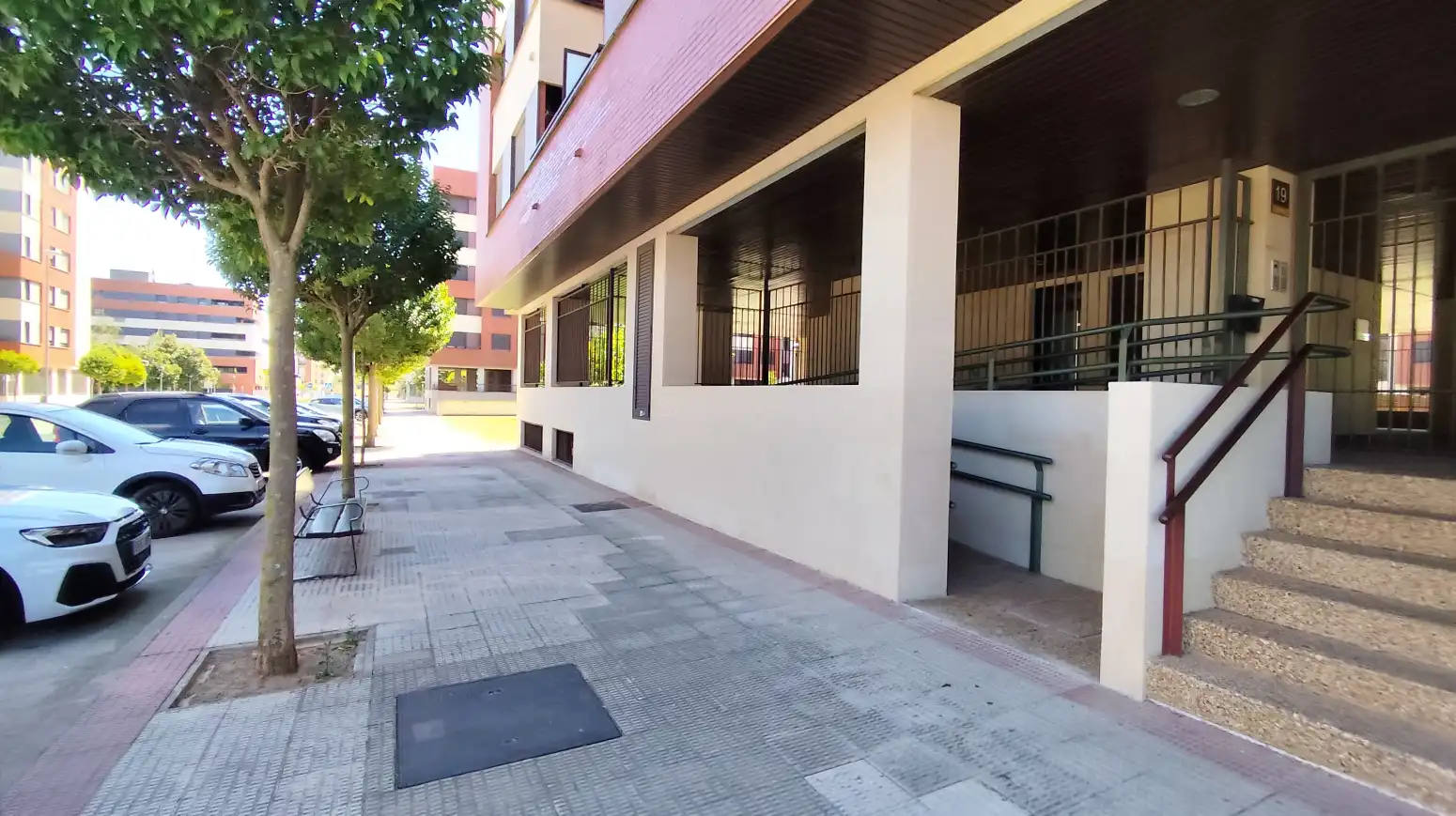 Vista exterior de Local en venta en  Logroño