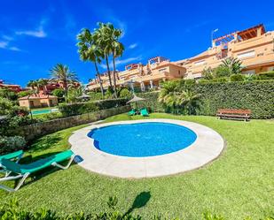 Jardí de Casa o xalet de lloguer en Estepona amb Aire condicionat, Terrassa i Piscina