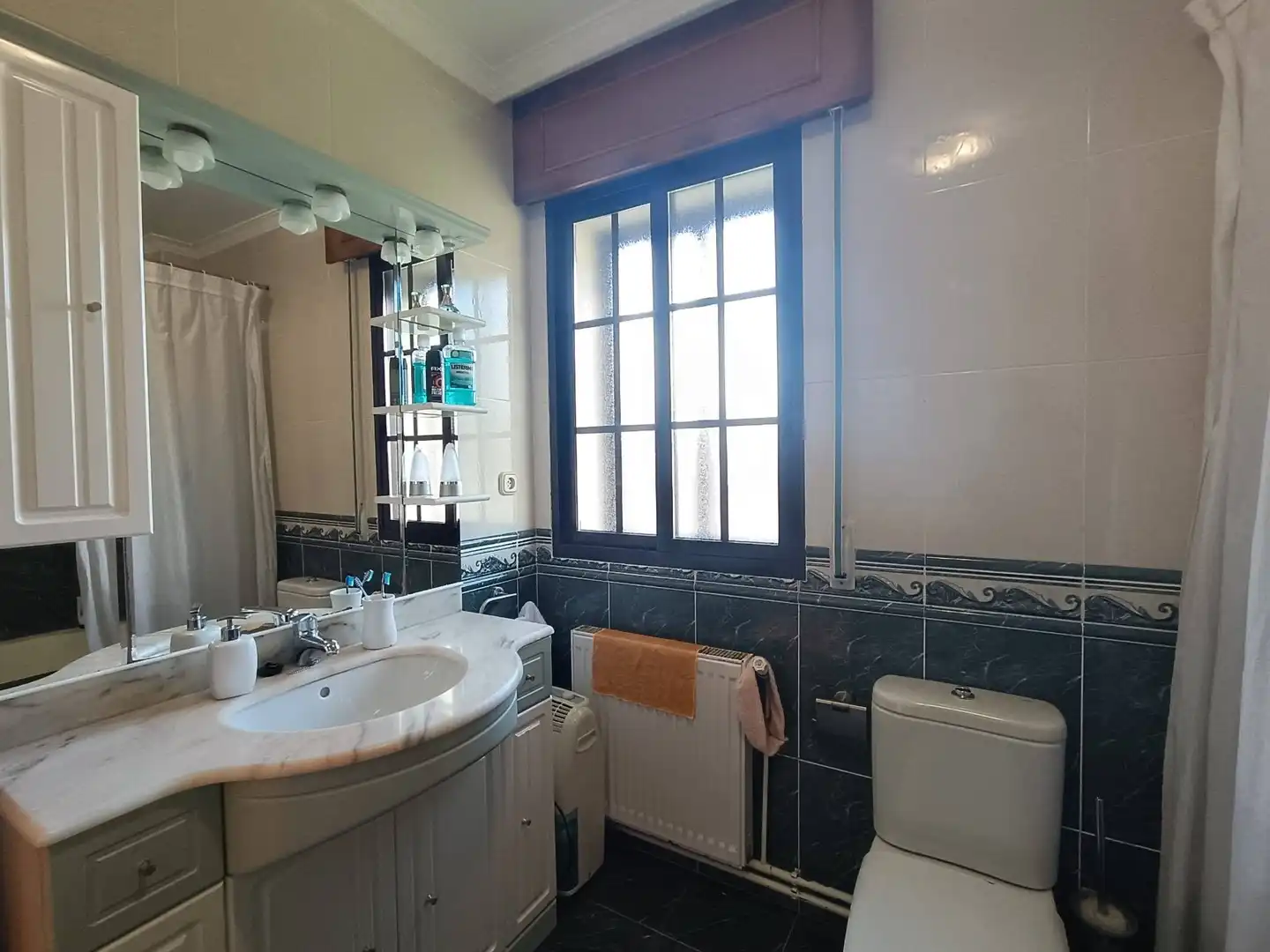 Badezimmer von Wohnung zum Verkauf in Touro mit Privatgarten, Terrasse und Abstellraum