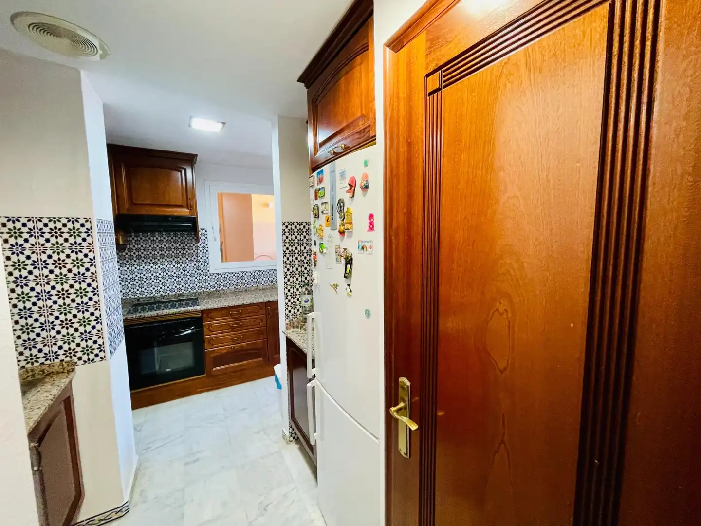 Cuina de Apartament en venda en Torrevieja amb Jardí privat, Terrassa i Moblat