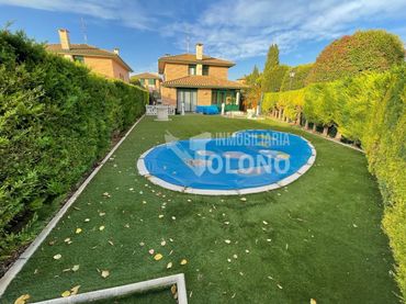 Villa con piscina in vendita a Calle Oriente 28