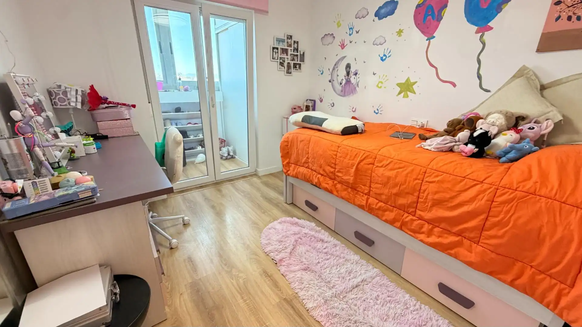Schlafzimmer von Dachboden zum Verkauf in Elche / Elx mit Heizung, Terrasse und Abstellraum