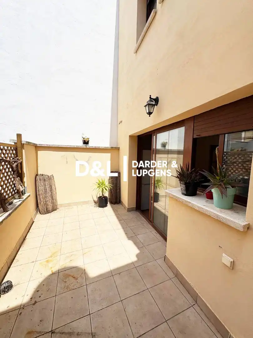 Terrasse von Einfamilien-Reihenhaus zum Verkauf in Vilanova i la Geltrú mit Parkett und Terrasse