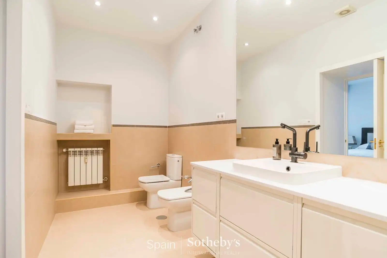 Baño de Apartamento en venta en Madrid con Aire acondicionado, Calefacción y Trastero