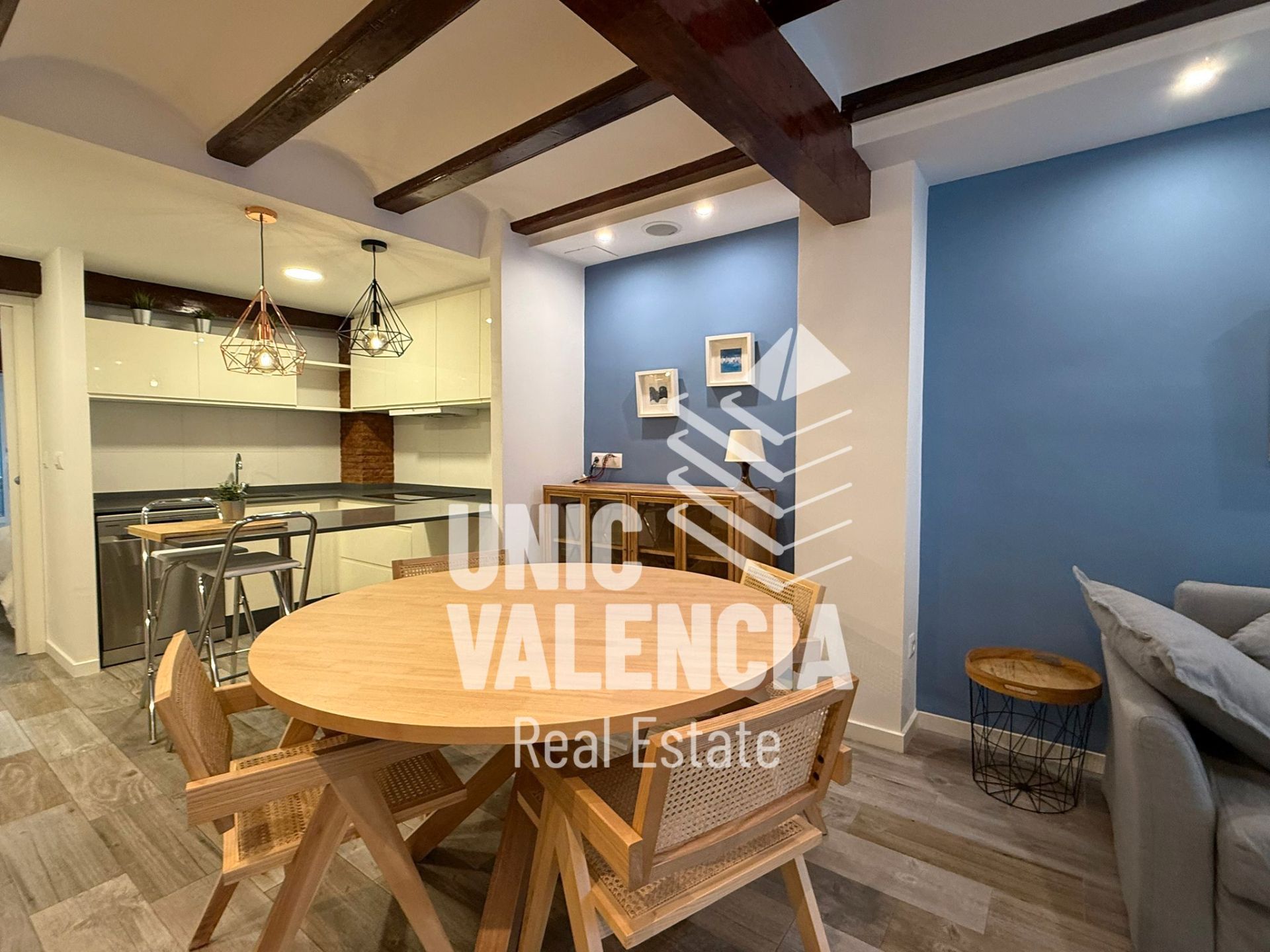 Comedor de Piso de alquiler en  Valencia Capital con Aire acondicionado, Terraza y Amueblado