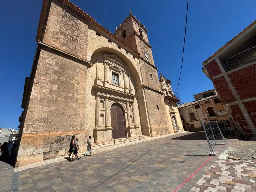 Vista exterior de Casa adosada en venta en Ayora con Calefacción, Terraza y Trastero