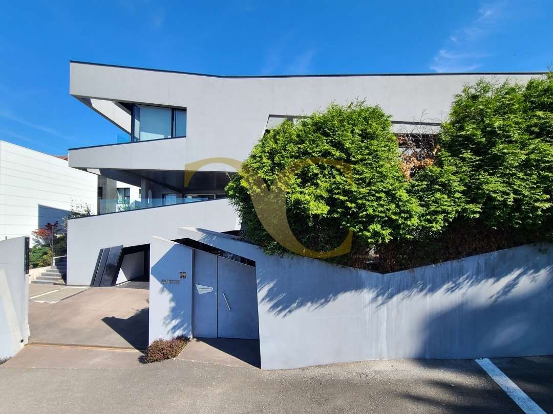 Vista exterior de Casa o xalet en venda en Gijón  amb Calefacció, Jardí privat i Terrassa