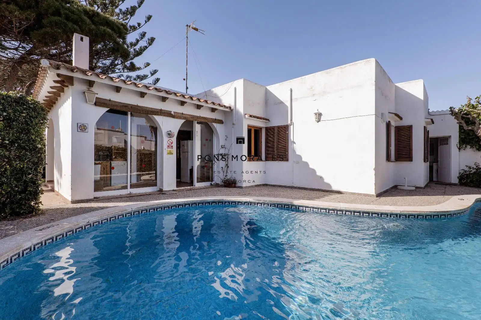 Vista exterior de Casa o xalet en venda en Ciutadella de Menorca amb Aire condicionat, Terrassa i Piscina