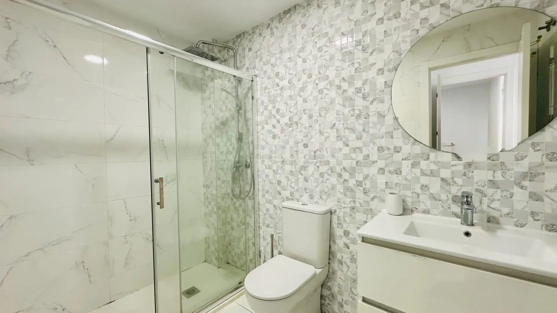 Baño de Apartamento de alquiler en Finestrat con Aire acondicionado, Calefacción y Terraza