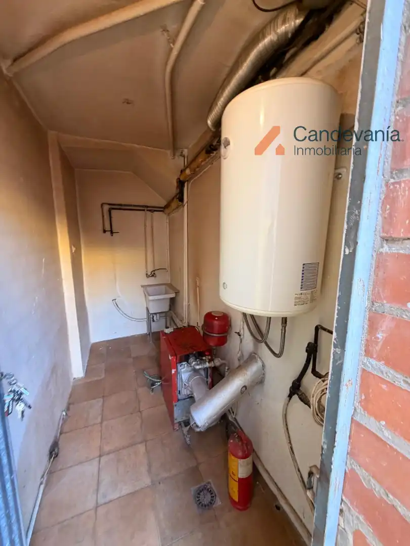 Casa adosada en venta en Gurrea de Gállego con Calefacción, Trastero y Horno
