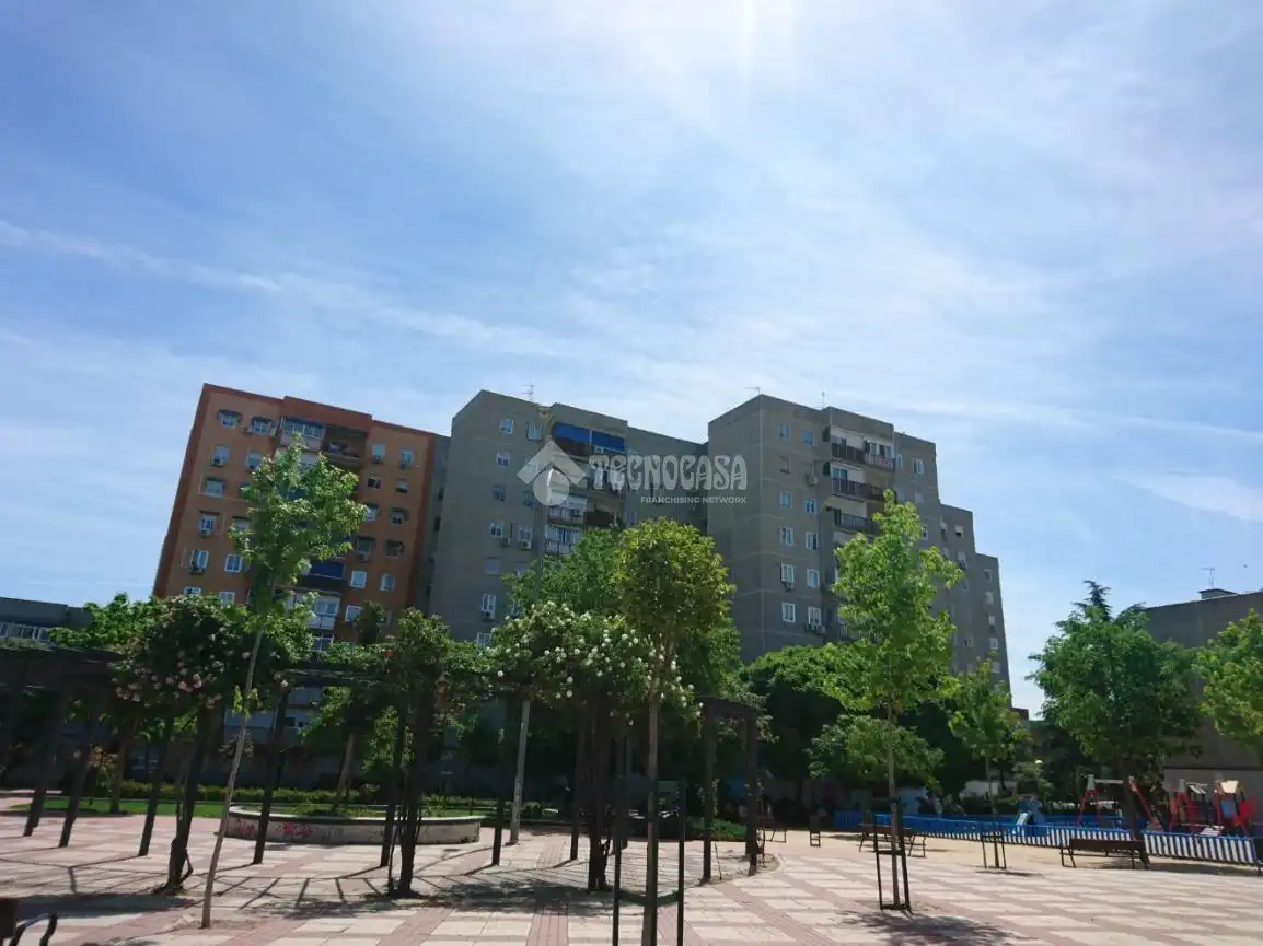 Vista exterior de Casa adosada en venta en Fuenlabrada con Calefacción