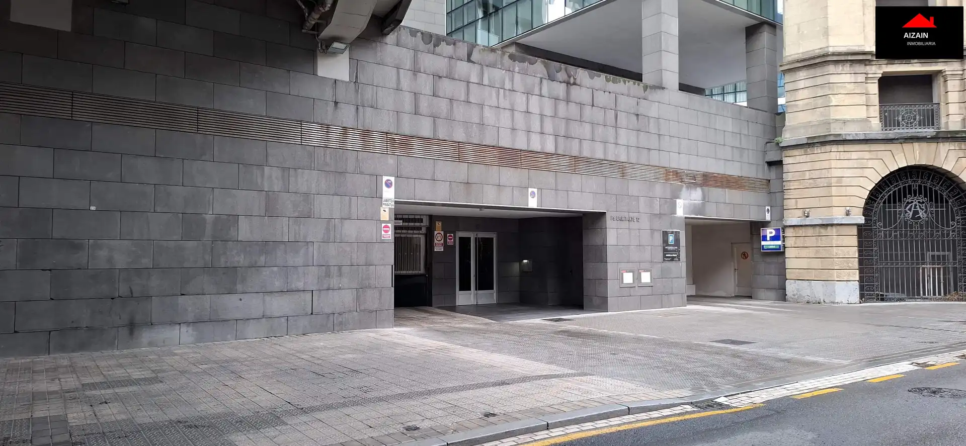 Vista exterior de Garatge en venda en Bilbao 