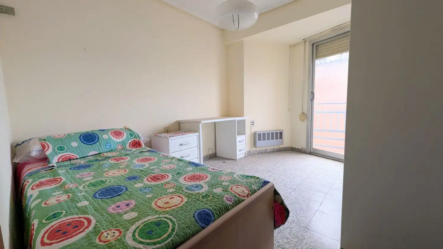 Habitación de Piso en venta en Castellón de la Plana / Castelló de la Plana con Aire acondicionado, Calefacción y Balcón