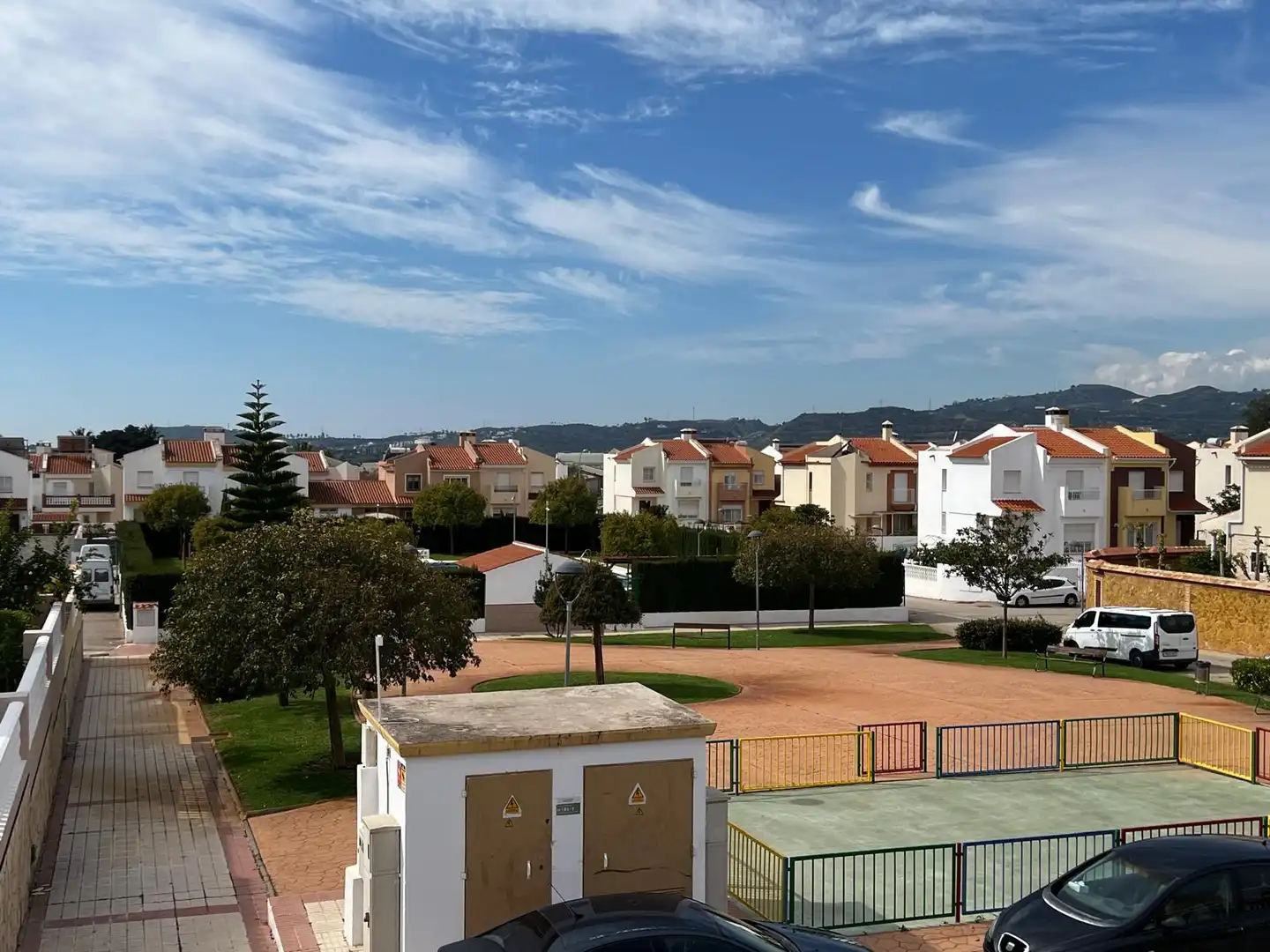 Vista exterior de Casa adosada en venda en Vélez-Málaga amb Terrassa, Traster i Piscina comunitària