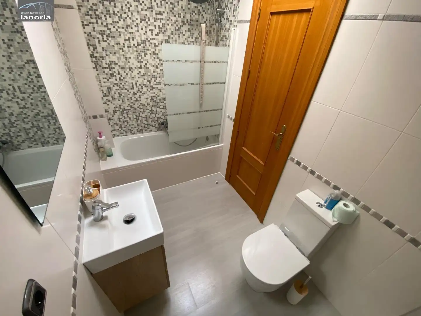 Baño de Ático en venta en Albacete con Calefacción, Terraza y Amueblado