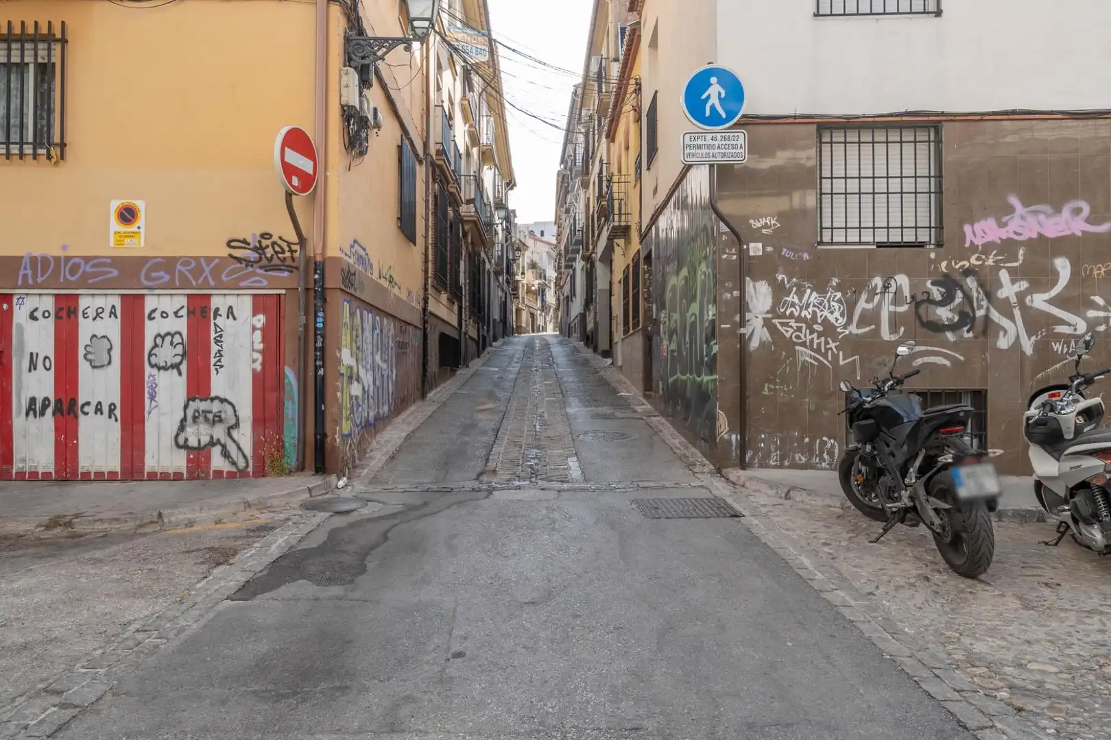 Exterior view of Flat for sale in Granada  with Air Conditioner and Heating