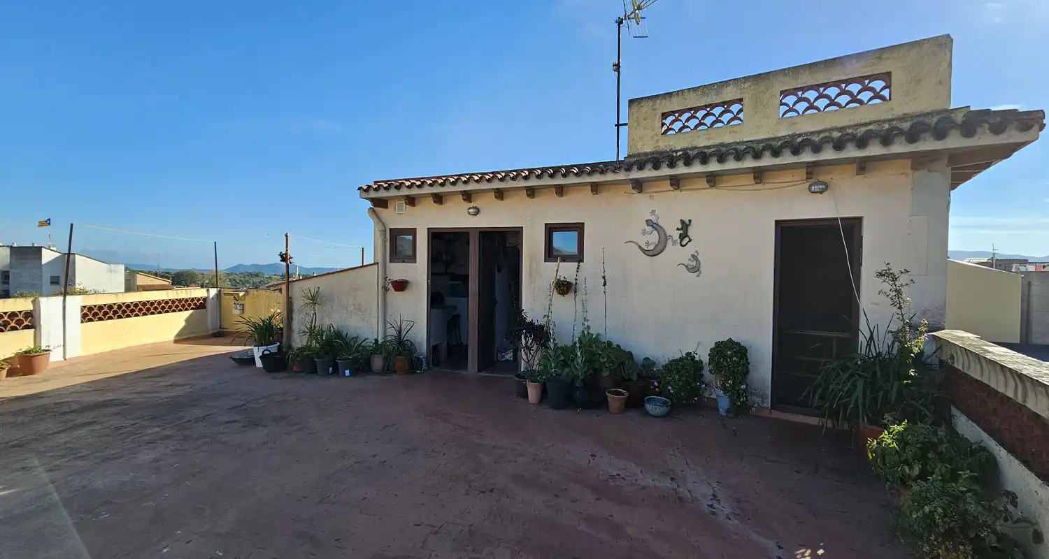 Vista exterior de Casa o xalet en venda en Breda amb Calefacció, Terrassa i Traster