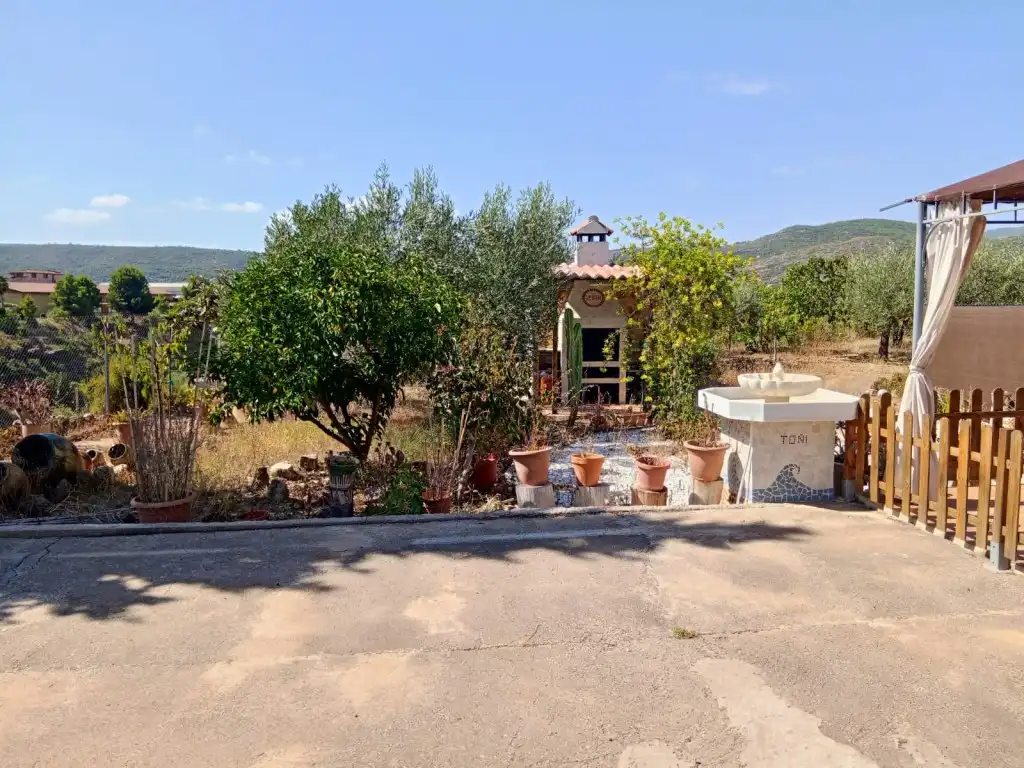 Country house zum Verkauf in Calles mit Privatgarten, Terrasse und Abstellraum