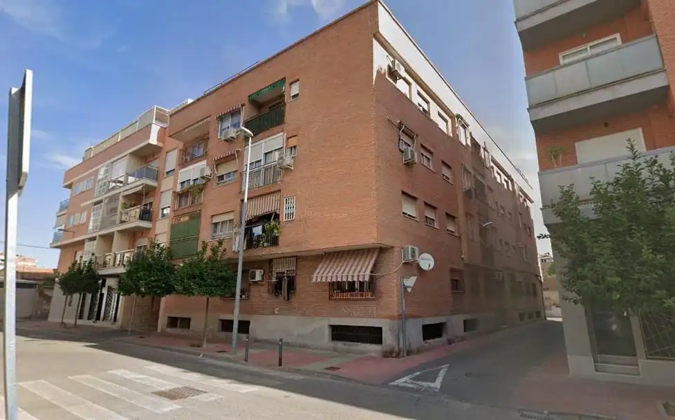 Garage for rent in Santiago el Mayor