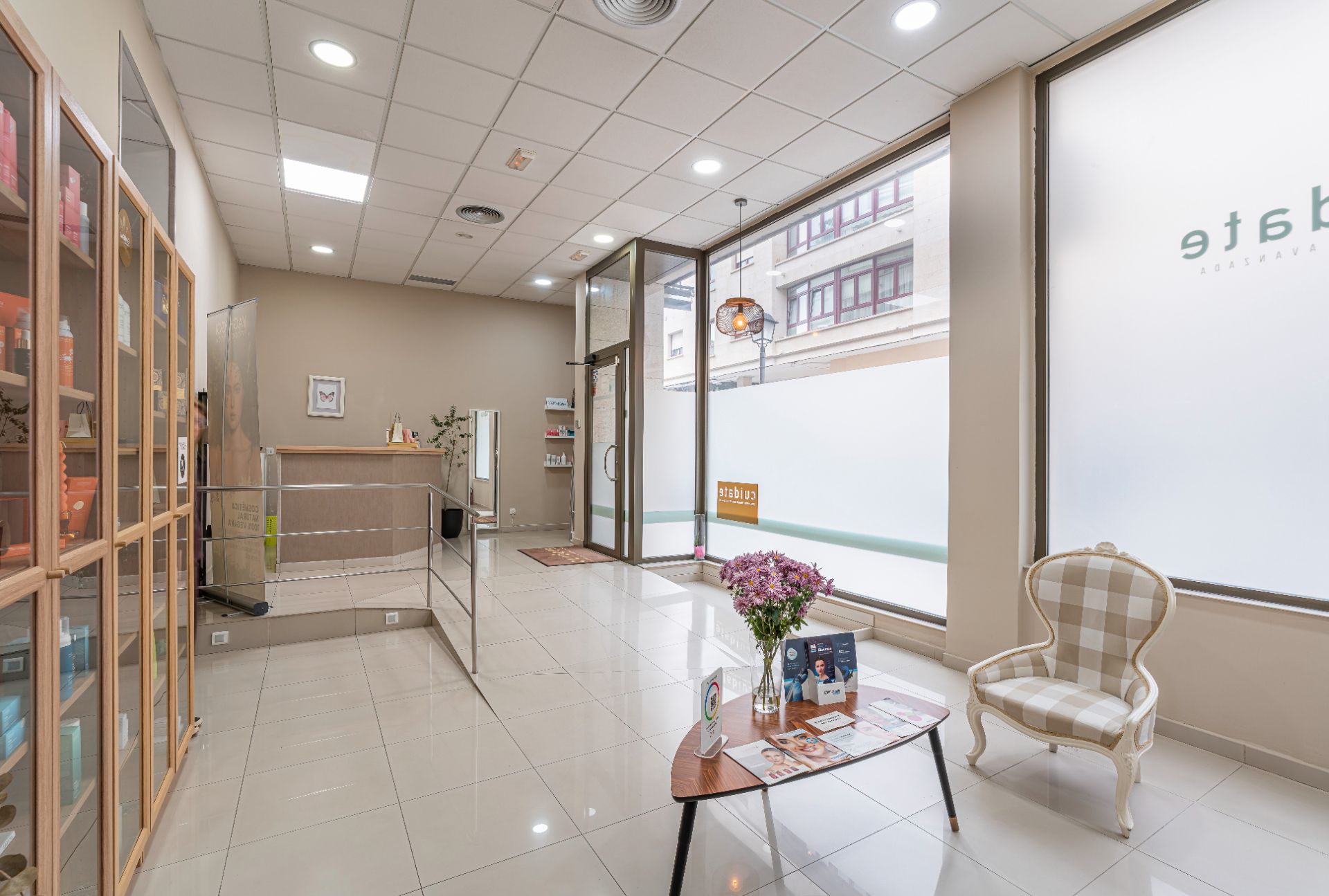 Premises to transfer in A Estrada   with Air Conditioner, Heating and Parquet flooring